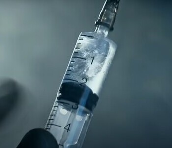 Лечение зависимости от тропикамида в Казани Шприц с жидкостью